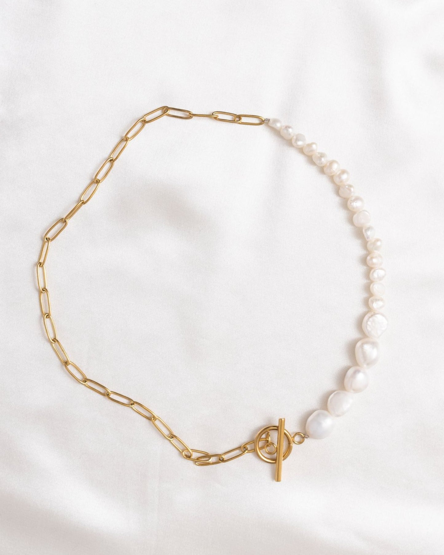 NECKLACE - PEARLS -